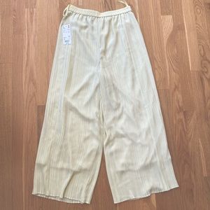 Uniqulo Pull On Pleated Wide Leg Ankle Pants